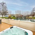 Casa de Férias Enzo's With Hot Tub York