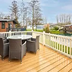 Enzo's With Hot Tub Holiday home