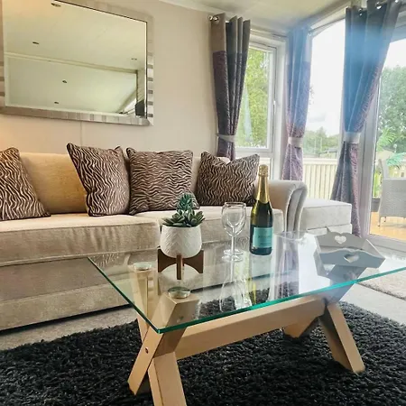 Enzo's With Hot Tub * 요크