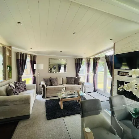 Enzo's With Hot Tub * 요크