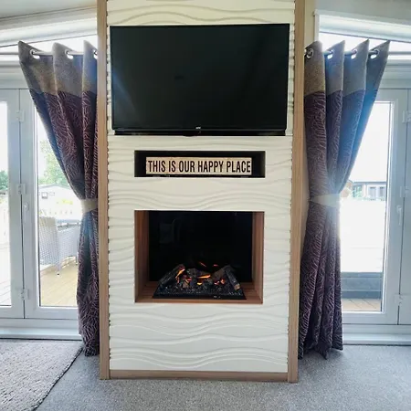 펜션 Enzo's With Hot Tub