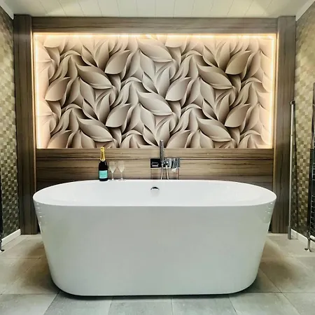 Enzo's With Hot Tub * 요크