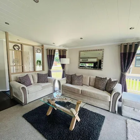 Enzo's With Hot Tub * 요크