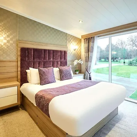 Enzo's With Hot Tub York