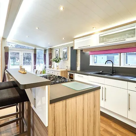 Enzo's With Hot Tub Dom wakacyjny