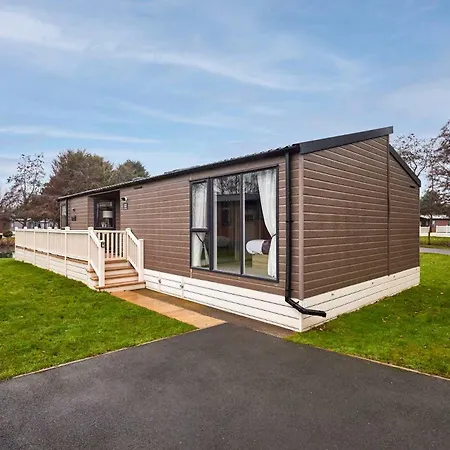 Dom wakacyjny Enzo's With Hot Tub York