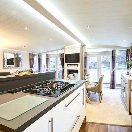 Enzo's With Hot Tub * York