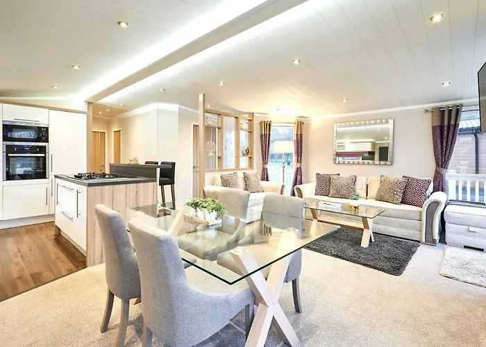 Enzo's With Hot Tub *