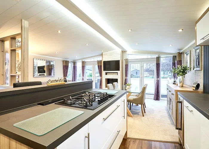 Enzo's With Hot Tub * York