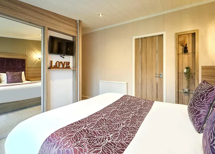 Enzo's With Hot Tub York