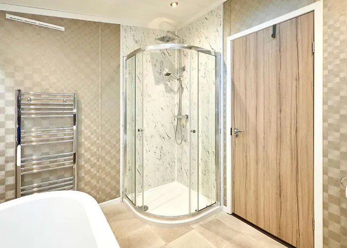 Enzo's With Hot Tub Dom wakacyjny