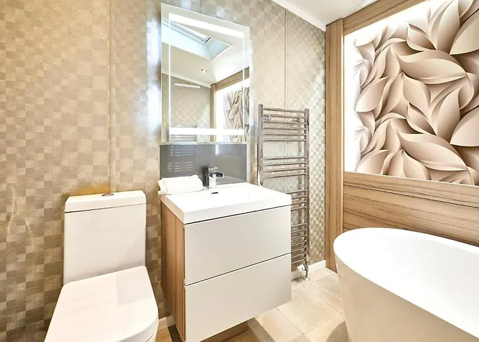 Enzo's With Hot Tub York