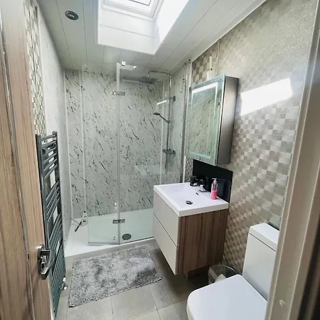 Enzo's With Hot Tub Holiday home *